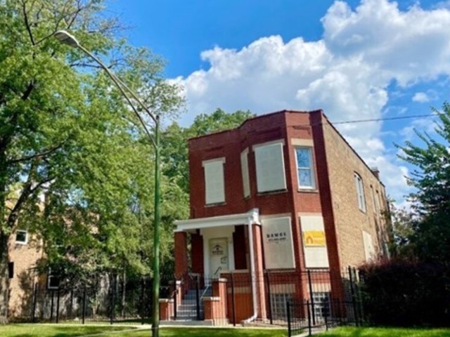 Let this amazing, fully renovated Woodlawn 2-flat serve as a - Beach Home for sale in Chicago, Illinois on Beachhouse.com