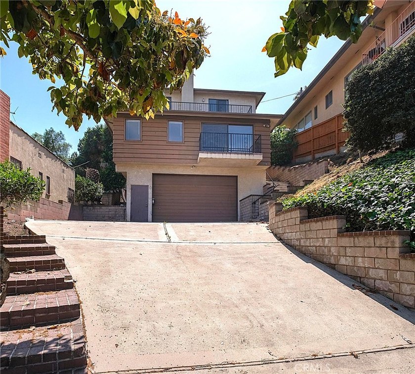 PRESENTING ~ 729 W. 22nd St.  This Stunning One-Level 4 bedroom - Beach Home for sale in San Pedro, California on Beachhouse.com
