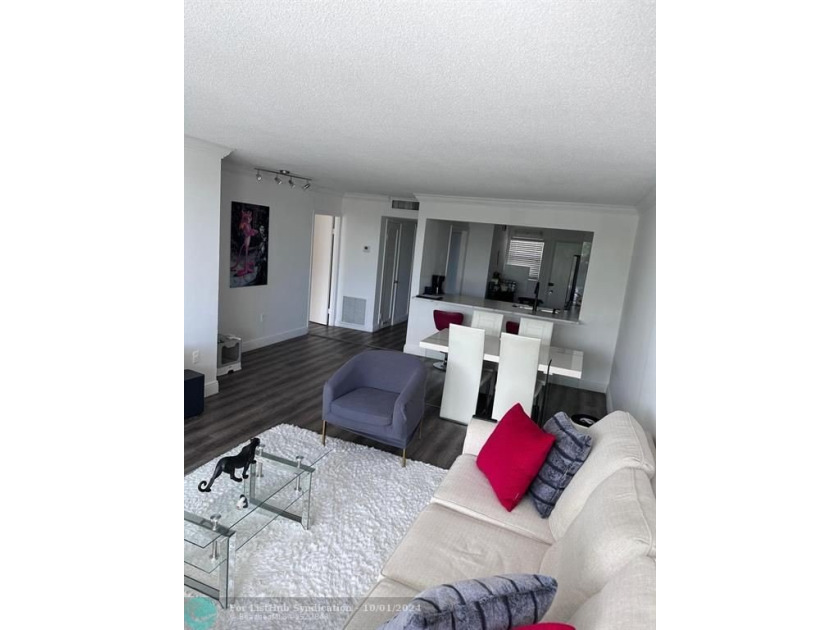 Charming condo with fully remodeled kitchen, new appliances - Beach Condo for sale in Miami, Florida on Beachhouse.com