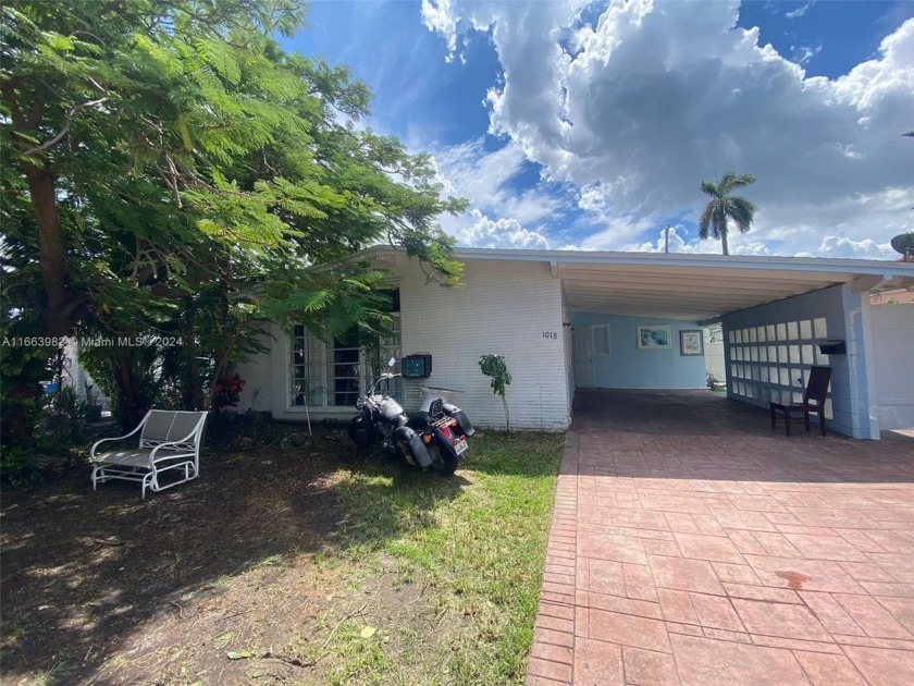 Excellent Property in Prime Location! Perfect for investors or - Beach Home for sale in Hallandale Beach, Florida on Beachhouse.com