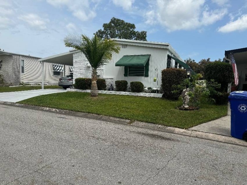 Lake view home in Large 55+ Community ...pets allowed...lovely - Beach Home for sale in Vero Beach, Florida on Beachhouse.com