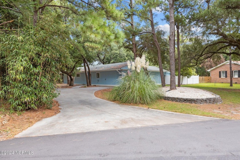 Coastal living doesn't get much better! This recently renovated - Beach Home for sale in Pine Knoll Shores, North Carolina on Beachhouse.com