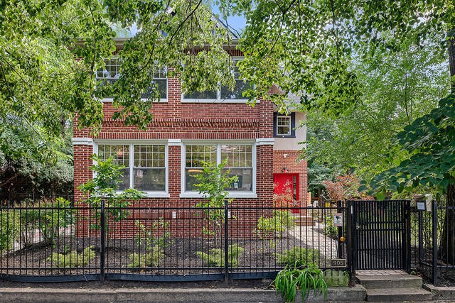 Nestled in the exclusive and historic enclave of Castlewood - Beach Home for sale in Chicago, Illinois on Beachhouse.com