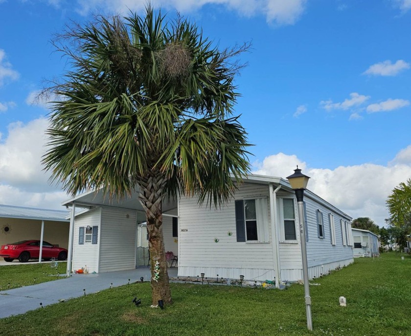 This beautiful 2-bedroom, 2-bath home offers a bright, open - Beach Home for sale in Vero Beach, Florida on Beachhouse.com