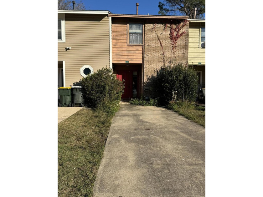 Great 3 bedroom 1.5 bath townhome, perfect for a 1st time home - Beach Home for sale in Fort Walton Beach, Florida on Beachhouse.com