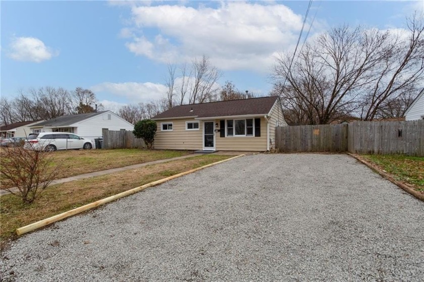 BEAUTIFUL, REMODELED 3 BEDROOM HOUSE, NESTLED ON A NICE INTERIOR - Beach Home for sale in Hampton, Virginia on Beachhouse.com