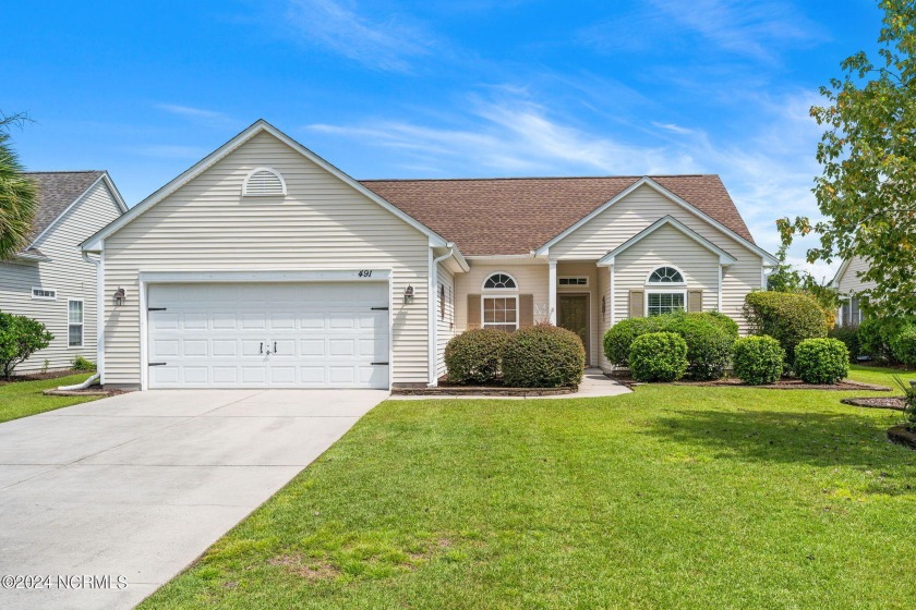 Come and see this spacious 3-bedroom home with private back yard - Beach Home for sale in Sunset Beach, North Carolina on Beachhouse.com