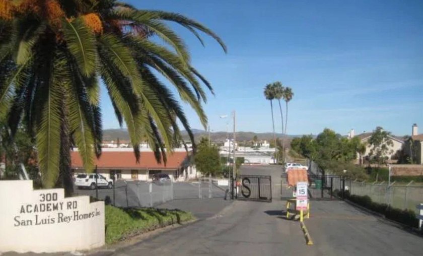 This coastal living includes land ownership (no land lease) with - Beach Home for sale in Oceanside, California on Beachhouse.com