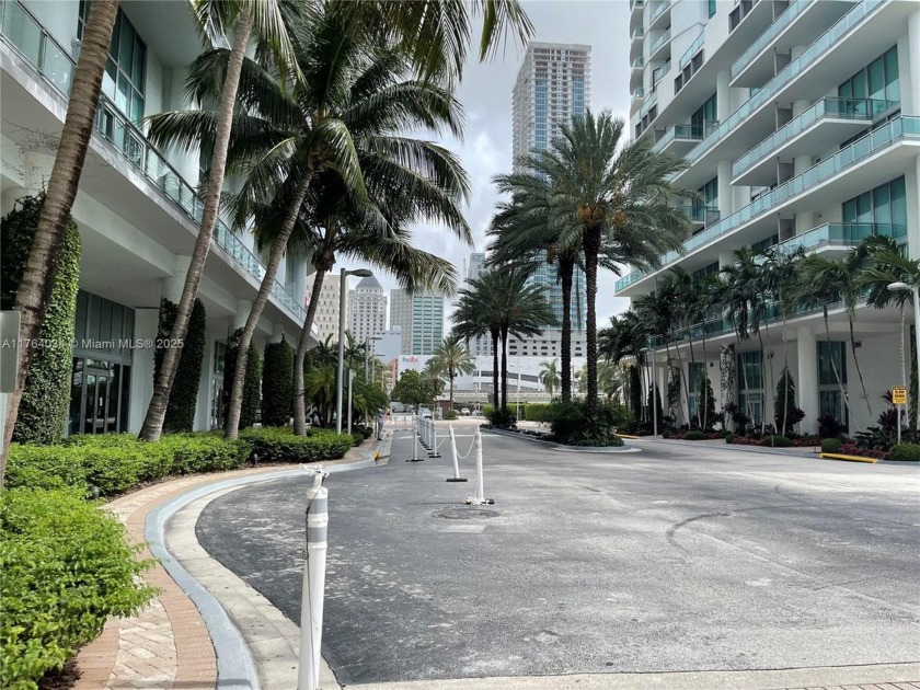 Well-Maintained Building - Prime Location & Luxury Amenities!
 - Beach Condo for sale in Miami, Florida on Beachhouse.com