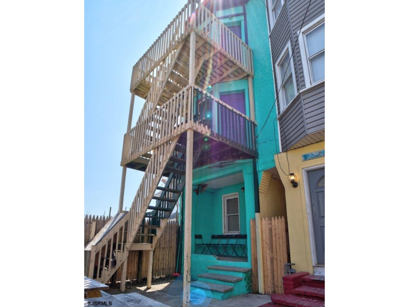Great investment opportunity. Beach block 3 story house needs - Beach Home for sale in Atlantic City, New Jersey on Beachhouse.com