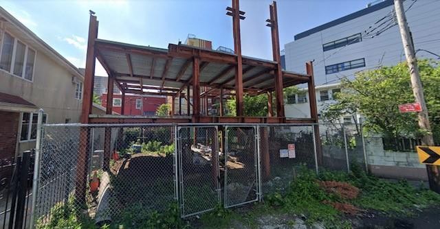 Attention builders! Great development opportunity on this R6 lot - Beach Lot for sale in Brooklyn, New York on Beachhouse.com
