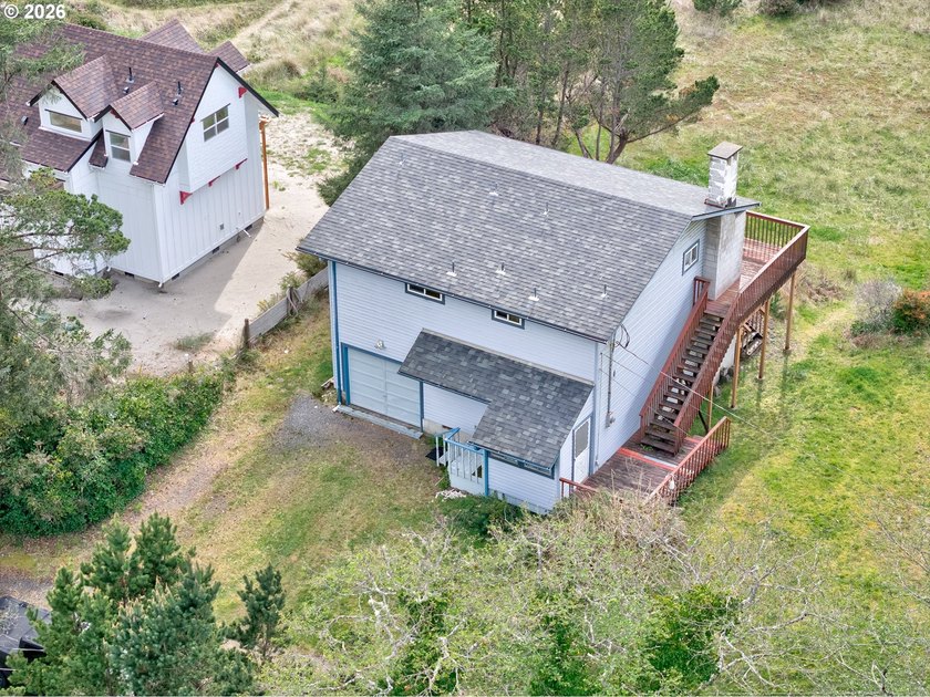 Charming coastal retreat with OCEAN views and deeded pedestrian - Beach Home for sale in Ocean Park, Washington on Beachhouse.com