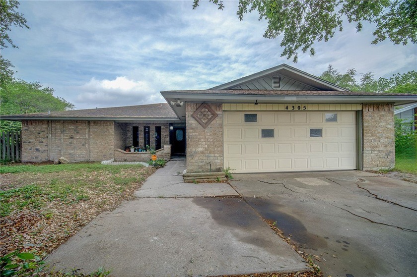 Look at this beautifully maintained all brick home in desirable - Beach Home for sale in Corpus Christi, Texas on Beachhouse.com