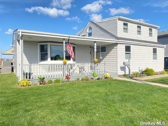 Gorgeous 4 Bedroom Home, overlooking the Bay best of both Worlds - Beach Home for sale in Copiague, New York on Beachhouse.com