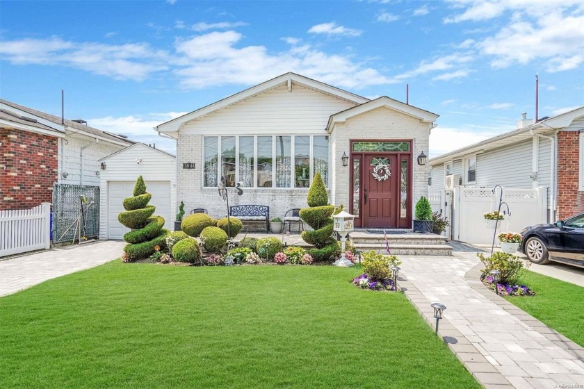 This captivating Ranch on a peaceful street in Howard Beach - Beach Home for sale in Howard Beach, New York on Beachhouse.com