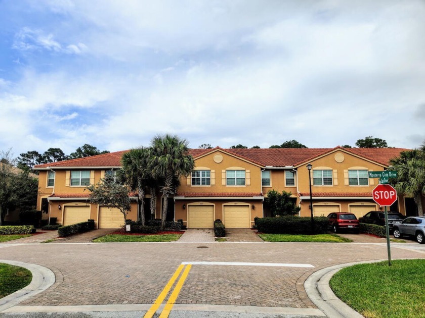 This beautiful newer townhome is centrally located only a - Beach Townhome/Townhouse for sale in Lake Worth, Florida on Beachhouse.com