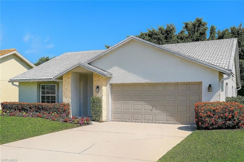 GOLF INCLUDED! This turnkey 3-bedroom, 2-bath golf & pool home - Beach Home for sale in Naples, Florida on Beachhouse.com