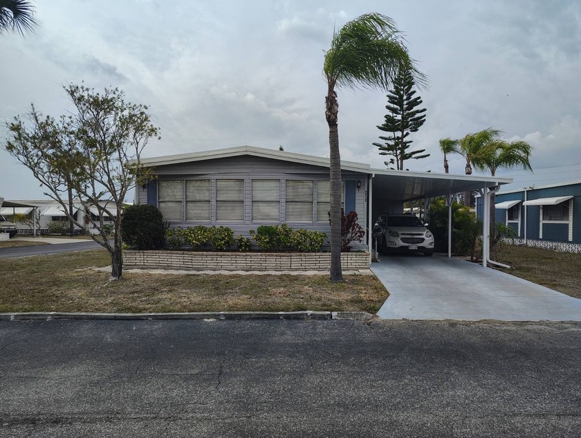 272 Pinta Street offers one of the largest floorplans in the - Beach Home for sale in Nokomis, Florida on Beachhouse.com