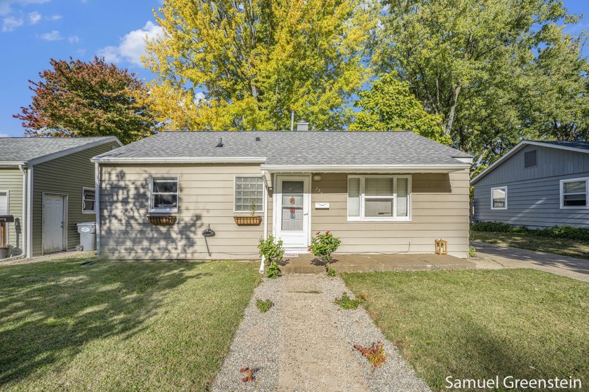 Welcome to 734 Hiways in beautiful South Haven! This home was - Beach Home for sale in South Haven, Michigan on Beachhouse.com