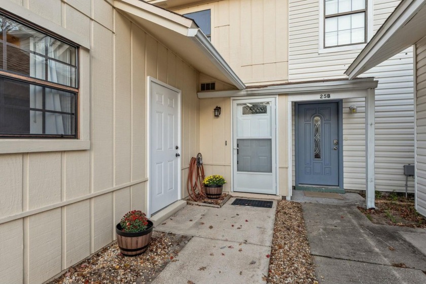 Welcome home to this recently renovated townhome. This spacious - Beach Home for sale in Fort Walton Beach, Florida on Beachhouse.com