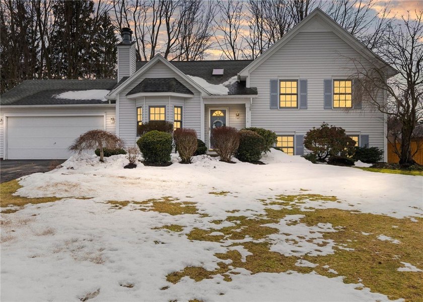 Welcome to this well-maintained split-level home in Ontario - Beach Home for sale in Ontario, New York on Beachhouse.com