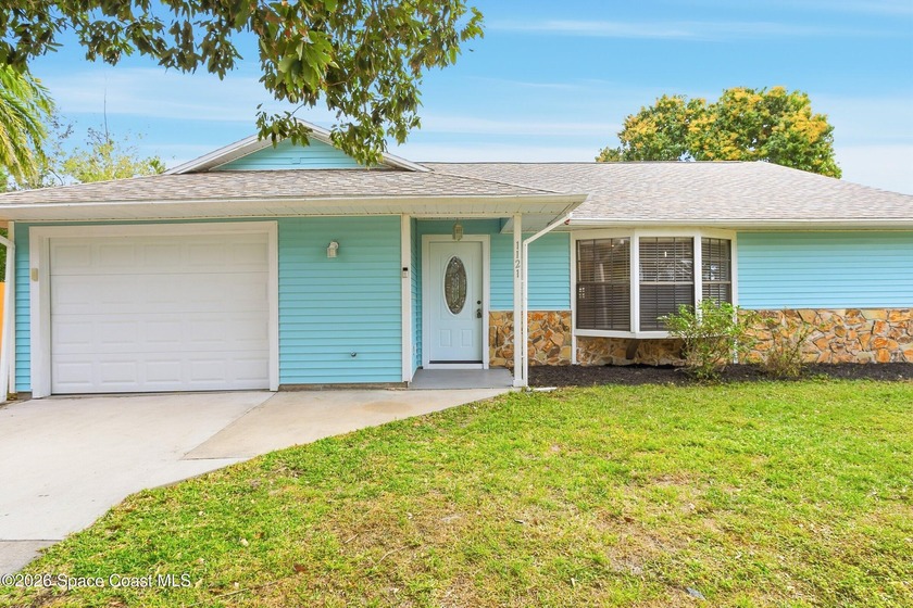 Amazing 3-bedroom, 2-bath home located in the heart of - Beach Home for sale in Sebastian, Florida on Beachhouse.com