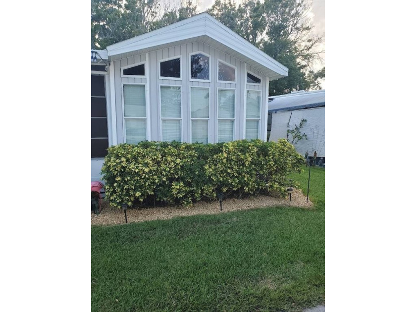 This 680 square feet one-bedroom, one-bath park model home is - Beach Home for sale in Rockledge, Florida on Beachhouse.com