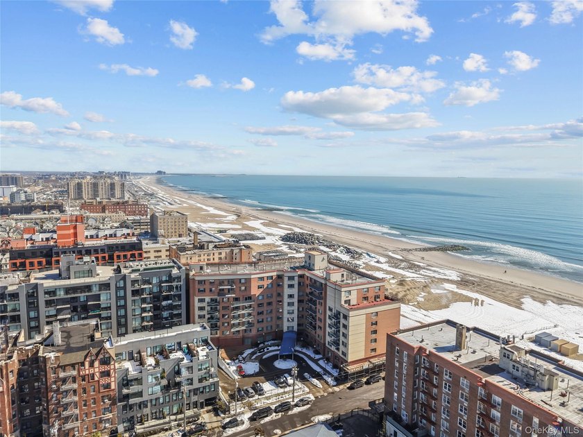 Welcome to the peace and serenity of top-floor living on the - Beach Condo for sale in Rockaway Park, New York on Beachhouse.com