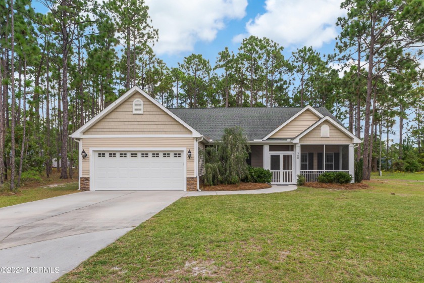 Welcome to 300 Hickory Road, a 1,553 square foot retreat nestled - Beach Home for sale in Southport, North Carolina on Beachhouse.com