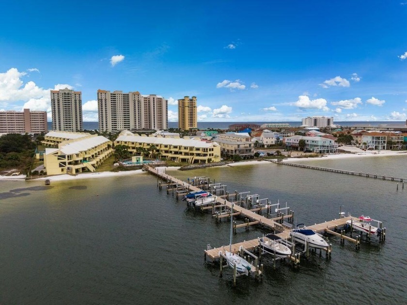 This beautiful townhome was remodeled in 2020/2021, has water - Beach Home for sale in Navarre, Florida on Beachhouse.com