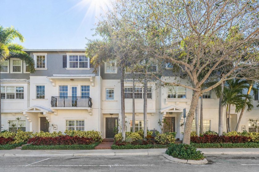 Spacious & beautifully updated townhome just three blocks from - Beach Townhome/Townhouse for sale in Delray Beach, Florida on Beachhouse.com