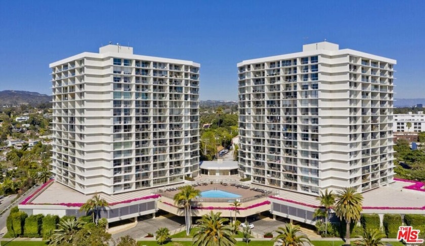 Amazing ocean view from all windows.  Overlooking Palos Verdes - Beach Condo for sale in Santa Monica, California on Beachhouse.com