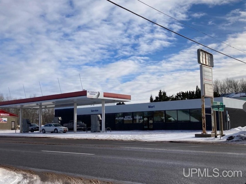 PRIME COMMERCIAL LOCATION! This newer building, located with - Beach Commercial for sale in Ironwood, Michigan on Beachhouse.com