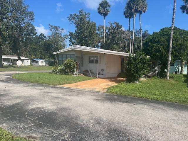 2/2 Corner lot, newer appliances, A/C 9 yrs, Roof over 5 yrs - Beach Home for sale in Daytona Beach, Florida on Beachhouse.com