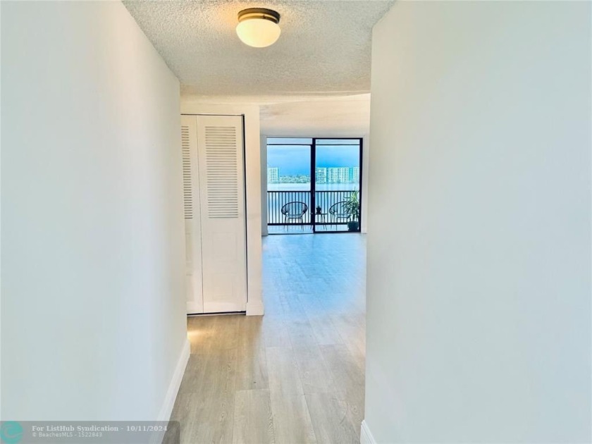 Spectacular views, split floor plan,. Wonderful resort amenities - Beach Condo for sale in Oakland Park, Florida on Beachhouse.com