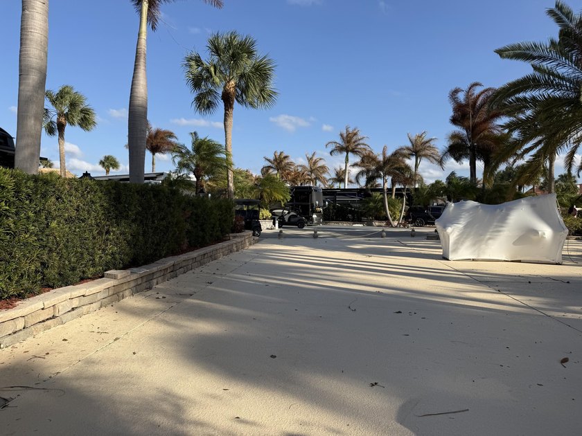 Huge lot in the MCRSLW Resort that backs to golf course. Mature - Beach Lot for sale in Port Saint Lucie, Florida on Beachhouse.com