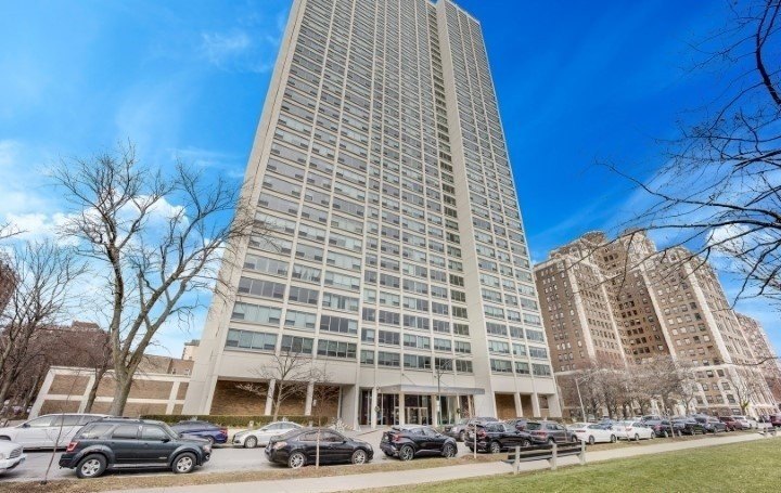 Great corner condo unit with views Lake Michigan and museum - Beach Condo for sale in Chicago, Illinois on Beachhouse.com