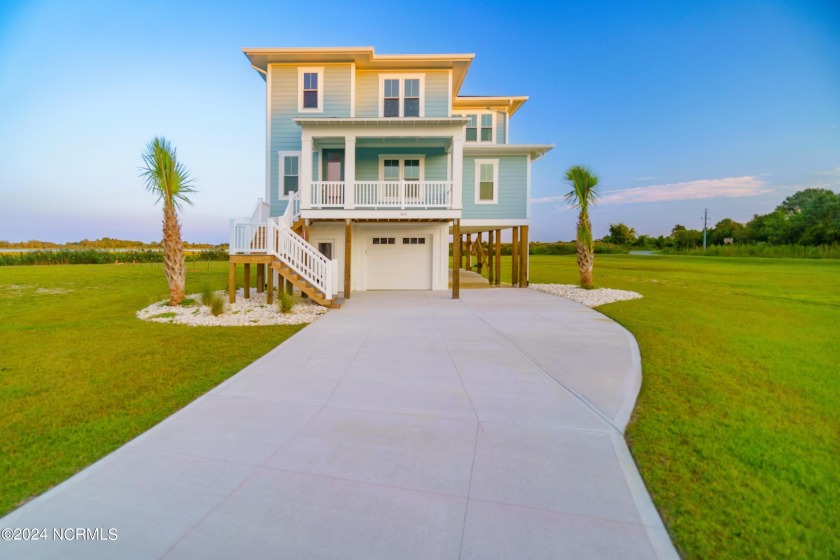 SALT LIFE at its finest! BRAND NEW AND MOVE IN READY!! This - Beach Home for sale in Hubert, North Carolina on Beachhouse.com