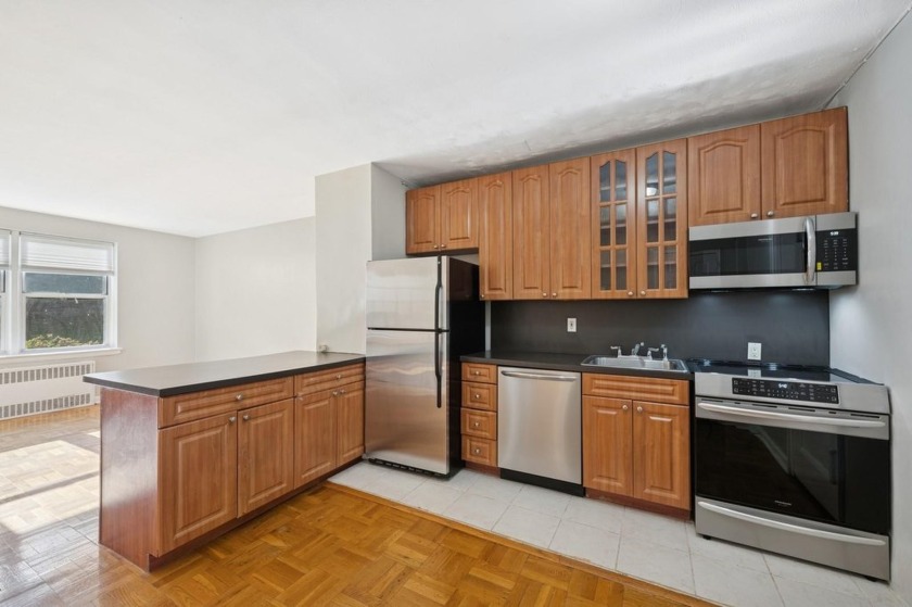 Move Right In!! This 1BR, 1BTH Is Renovated And Has Been - Beach Home for sale in Beechhurst, New York on Beachhouse.com