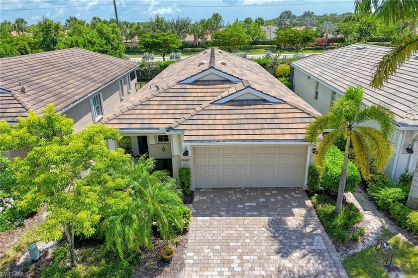 Enjoy the Florida lifestyle in this well-maintained 3BR/2BA - Beach Home for sale in Bonita Springs, Florida on Beachhouse.com