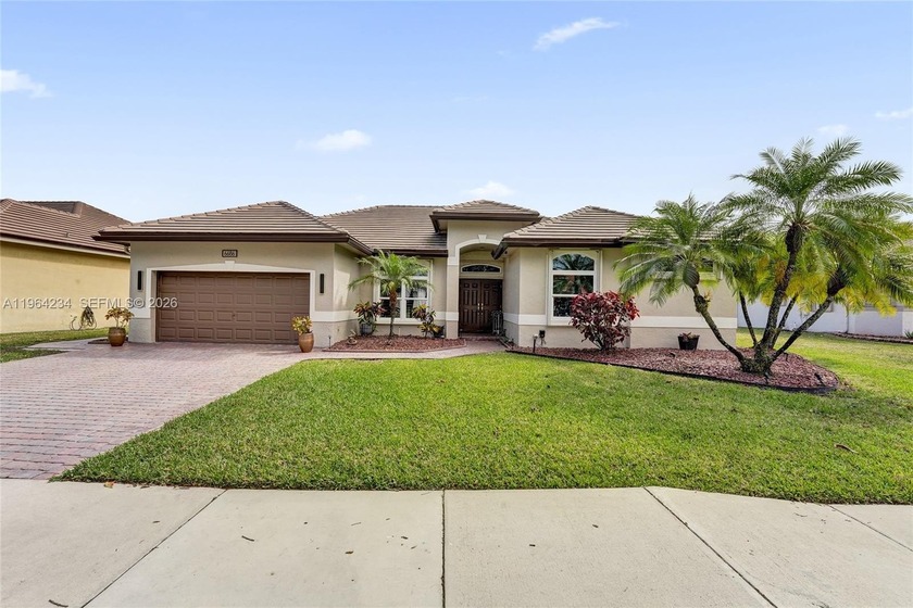 YOUR PERSONAL OASIS IN PEMBROKE PINES! THIS TURN-KEY READY HOME - Beach Home for sale in Southwest Ranches, Florida on Beachhouse.com