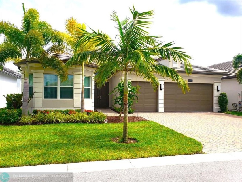 Beautiful 3 bedroom 3,5 bathroom home with a den/office on a - Beach Home for sale in Boynton Beach, Florida on Beachhouse.com