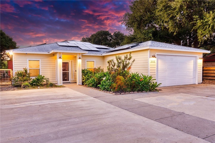 Must See! Waterfront Gem with Pool & Boat Access! Welcome to - Beach Home for sale in Corpus Christi, Texas on Beachhouse.com