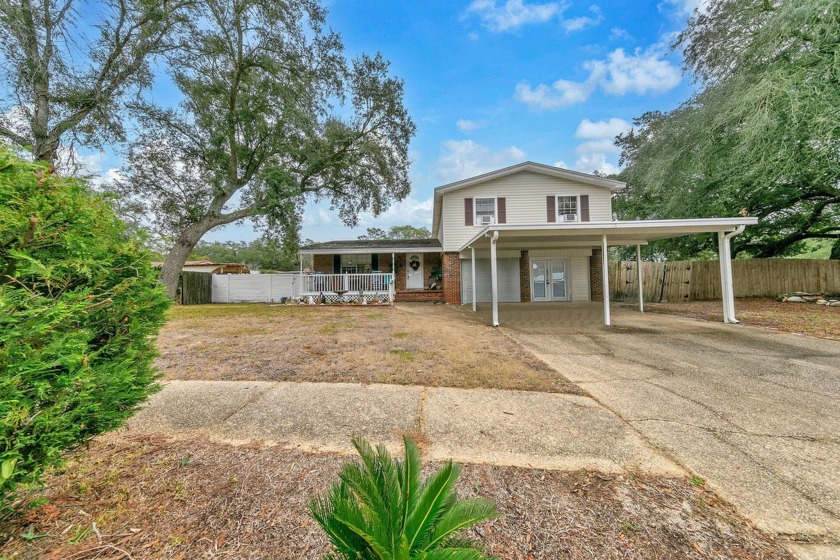 INVESTMENT OPPURTUNITY! Welcome to this charming colonial-style - Beach Home for sale in Fort Walton Beach, Florida on Beachhouse.com