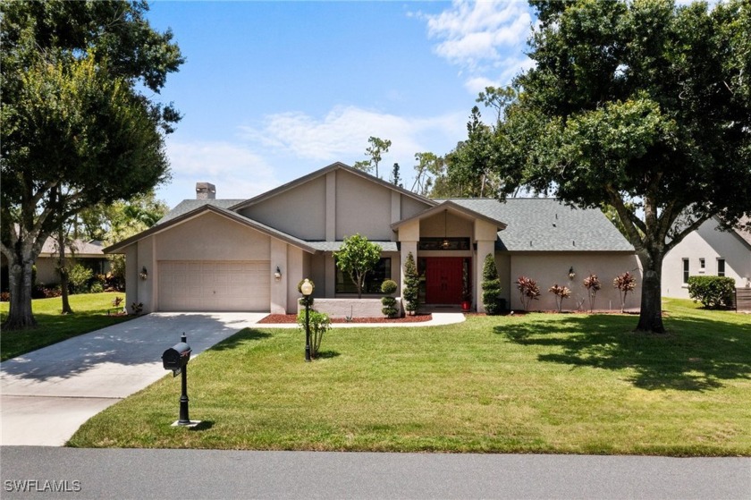 Well maintained open concept golf course home. Updates include a - Beach Home for sale in Fort Myers, Florida on Beachhouse.com