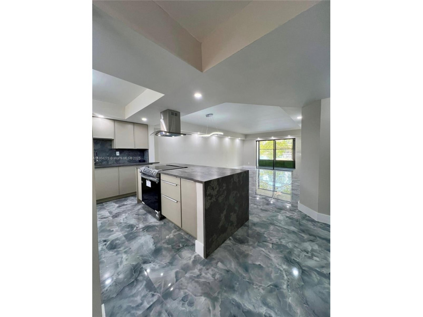 STUNNING HOME IN THE HEART OF TAMARAC. NEW ROOF NEW ELEVATOR ALL - Beach Condo for sale in Tamarac, Florida on Beachhouse.com