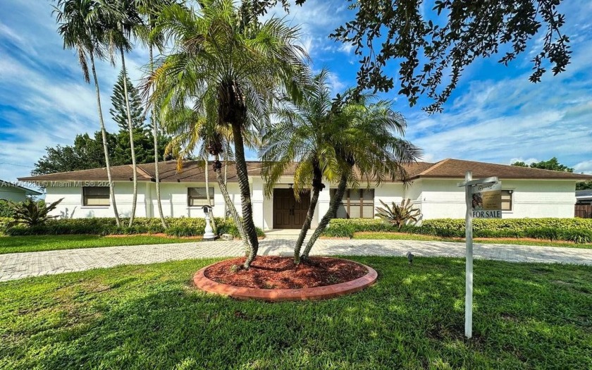 Welcome to your stunning residence in Palmetto Bay, nestled on - Beach Home for sale in Palmetto Bay, Florida on Beachhouse.com