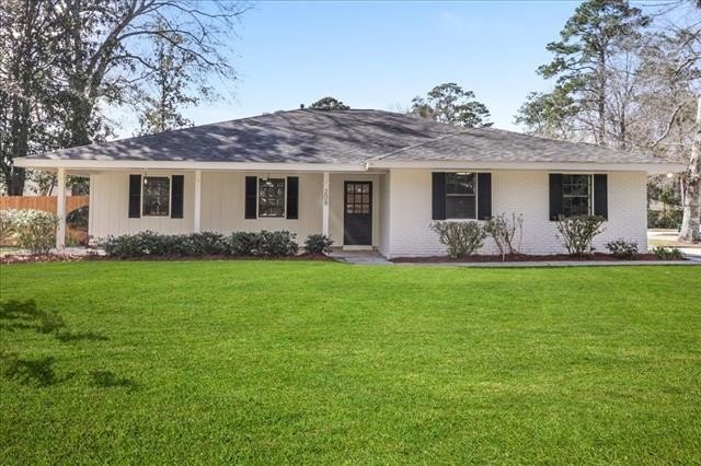 Welcome to your dream home in Mandeville school district! This - Beach Home for sale in Mandeville, Louisiana on Beachhouse.com