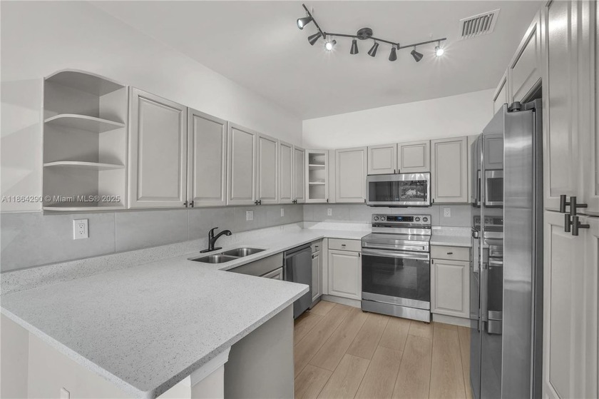 Coastal living just minutes from the beach! Spacious 3-bedroom - Beach Townhome/Townhouse for sale in Hollywood, Florida on Beachhouse.com