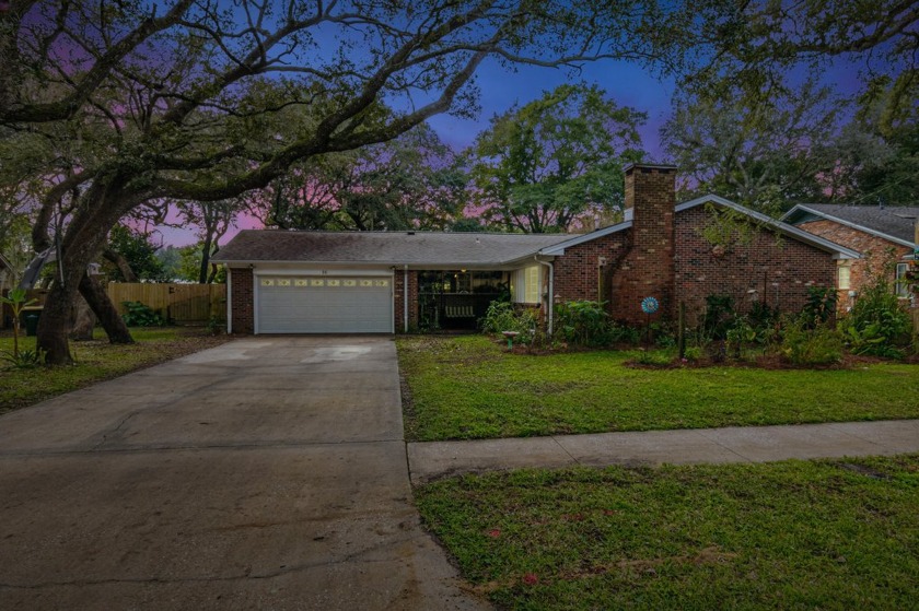 Beautiful well kept home in the highly desirable Kenwood - Beach Home for sale in Fort Walton Beach, Florida on Beachhouse.com